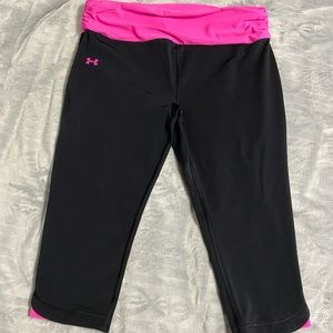 Ladies Under Armor workout capris Large